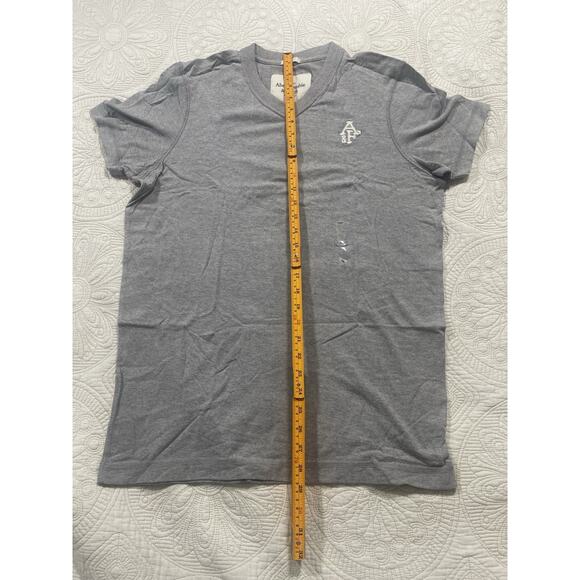 Abercrombie & Fitch Men’s Gray V-Neck Logo T-Shirt Muscle Fit Size XL - Picture 2 of 5